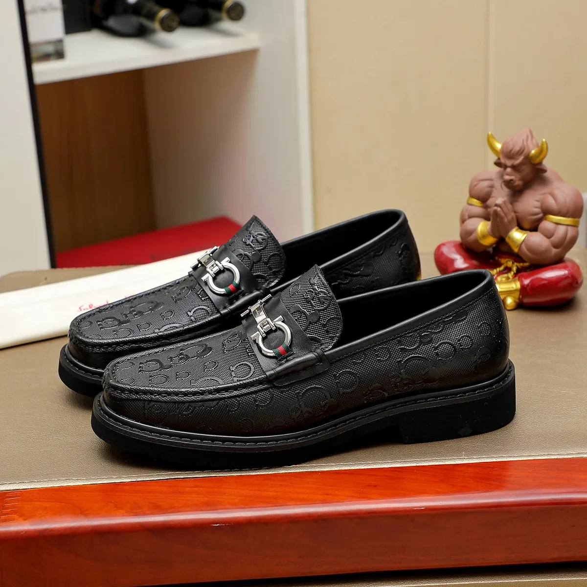 Men's shoes 💰500 Ferragamo [Ferragamo] top imported suit men's shoes 💯Original copy of the official website, product materials: selected imported embossed calfskin + luxury hardware buckle accessories ~ imported water-dyed cow 🐂 leather lining. Strong three-dimensional visual effect, original combination outsole, multiple colors available😘 Size: 38-44 (.45.46. Customized)